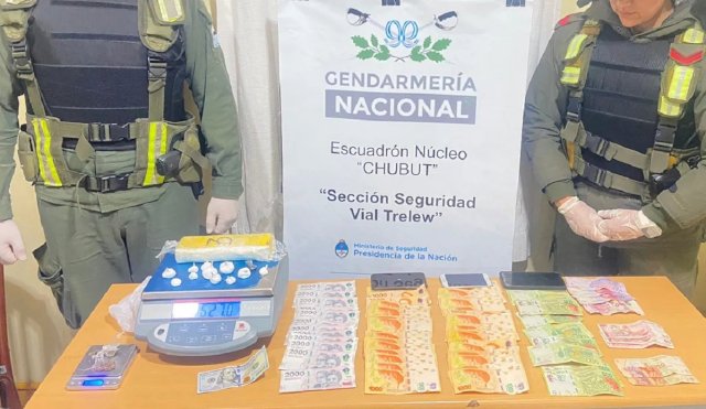 Secuestran más de medio kilo de cocaína, marihuana y dinero