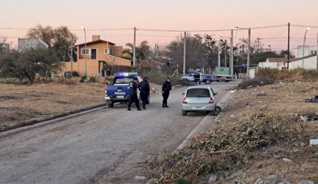 Hallan muerta en el interior de un auto a una joven de 21 años